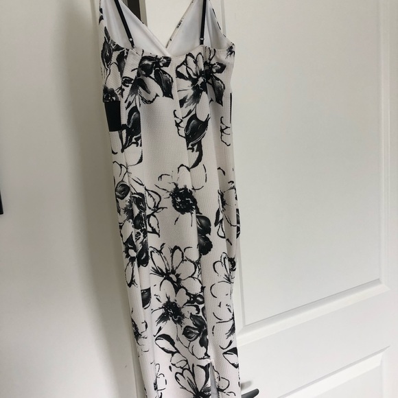 Black and White Knee Length Dress - Picture 3 of 11